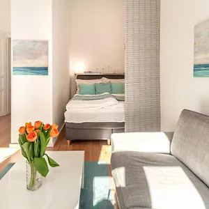 Luxurious And Bright, 5 Min To City Center Appartamento