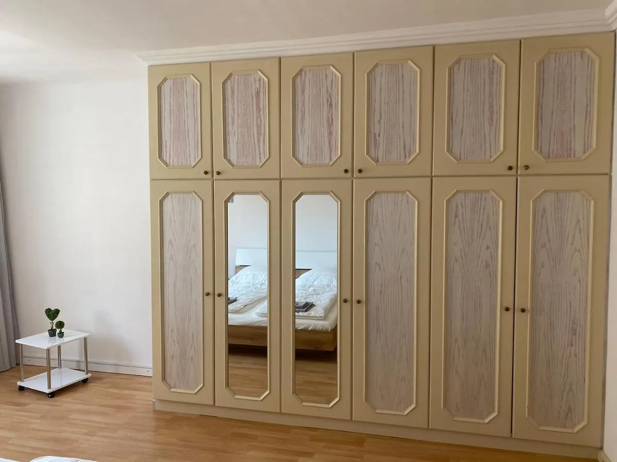 Sunny Apartment Vienna Austria